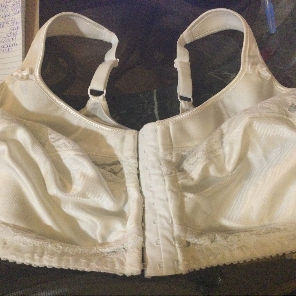 𝅺COMFORT choice white lace bra 38dd